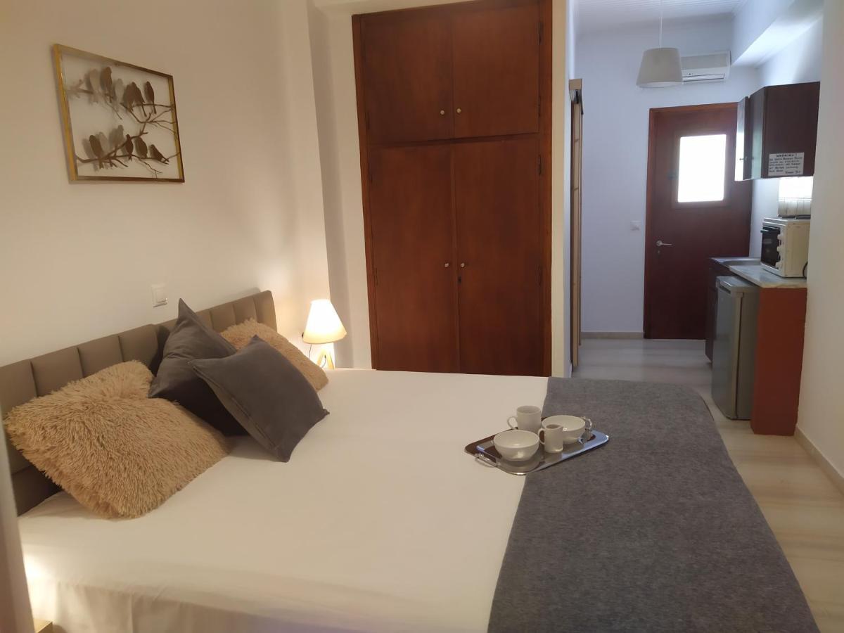 Aronis Apartments Benitses  Luaran gambar