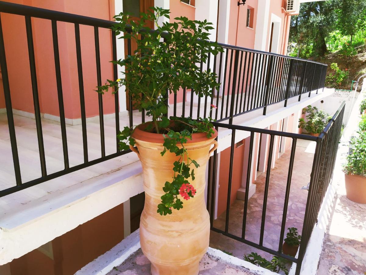 Aronis Apartments Benitses  Luaran gambar